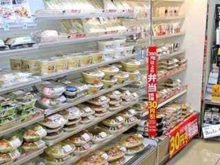 写真:1階にコンビニエンスストア