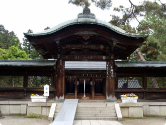 写真:上杉神社(上杉雪灯篭まつり)