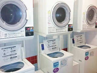 写真:コインランドリー