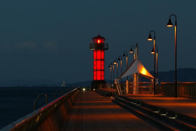 高松港玉藻防波堤灯台(通称:せとしるべ)