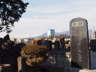 写真:国定忠治の墓(養寿寺 / 国定忠治遺品館)