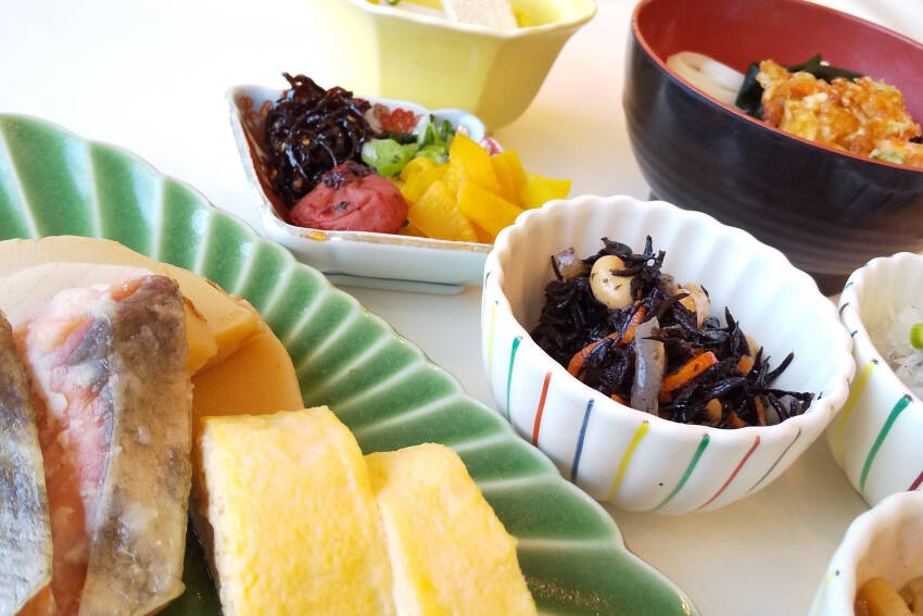 朝食