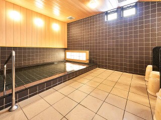 写真:疲れを癒す大浴場完備