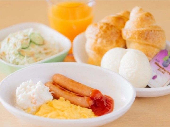 朝食バイキングでパワーチャージ