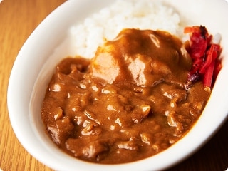 写真:夕食カレーサービス