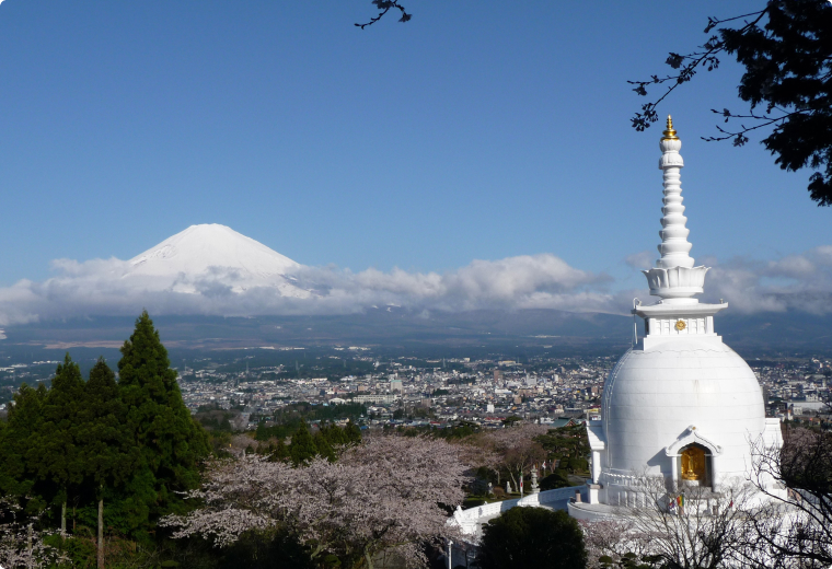 写真：平和公園（富士仏舎利塔）